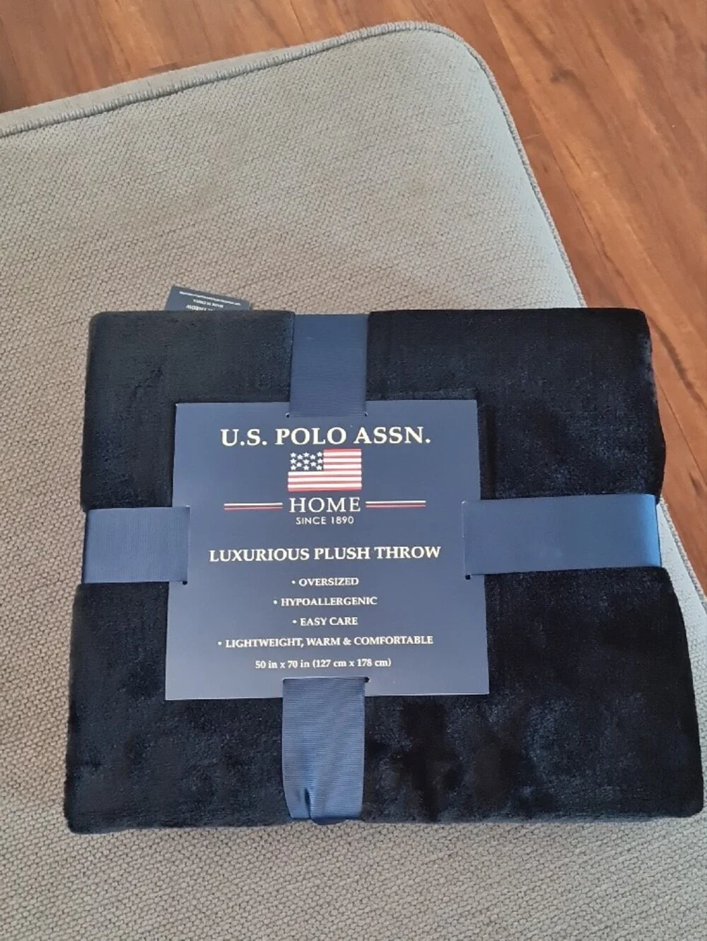 U.S. Polo Assn. Luxurious Plush Throw - Black